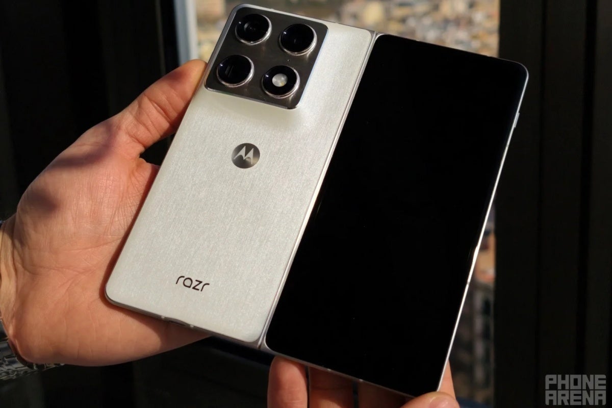 Motorola Razr Fold hands-on picture