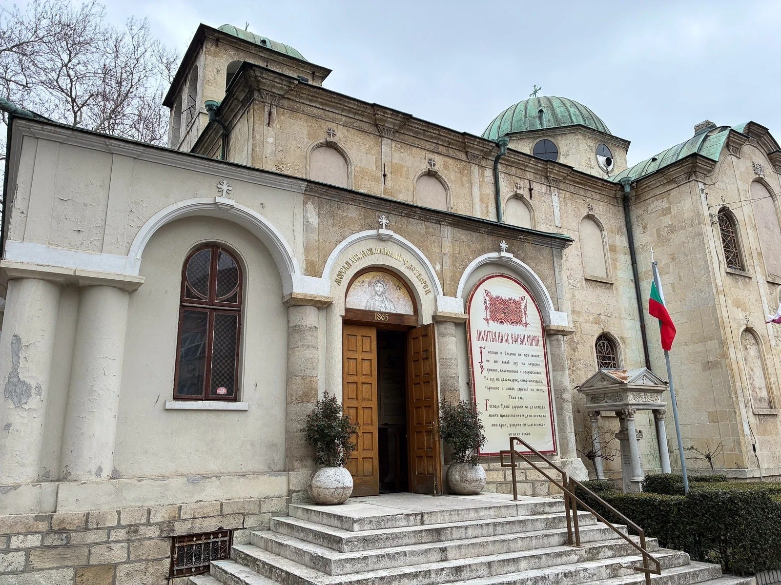 1X - I used to think more cameras meant better photos, but the iPhone 17e proved me wrong