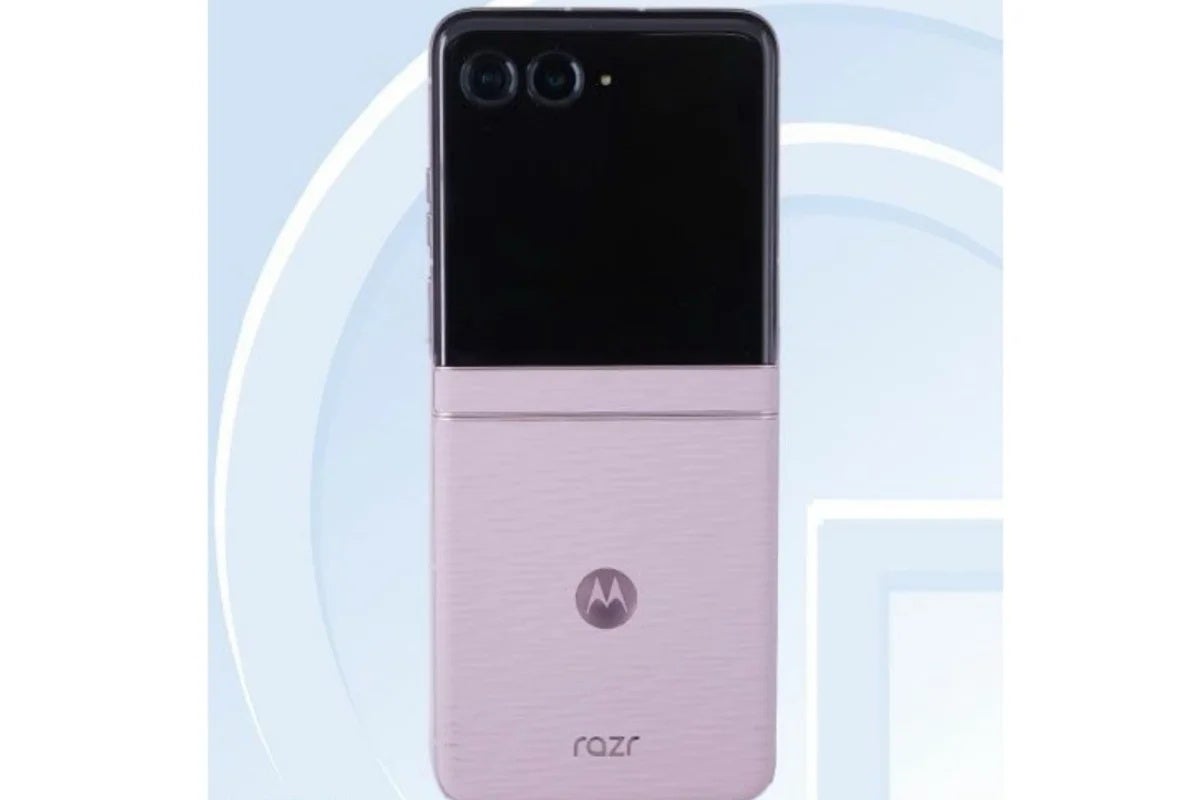 Motorola Razr 70 image in light purple color