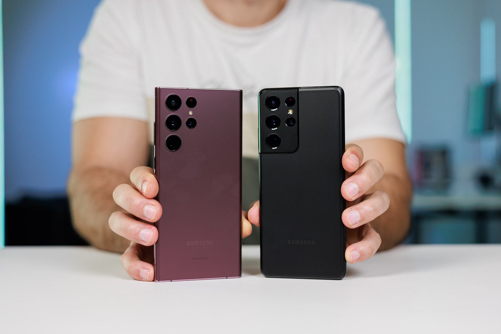 S22 Ultra (left) vs S21 Ultra (right) | Image by Imge by PhoneArena - Galaxy S26 Ultra: here's how Samsung's flagship design evolved over the years