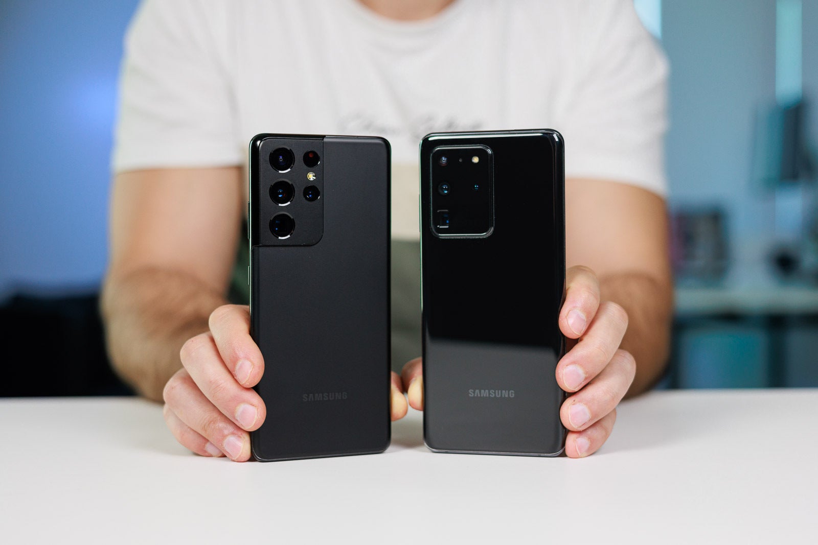 S21 Ultra (left) vs S20 Ultra (right) | Image by Imge by PhoneArena - Galaxy S26 Ultra: here's how Samsung's flagship design evolved over the years