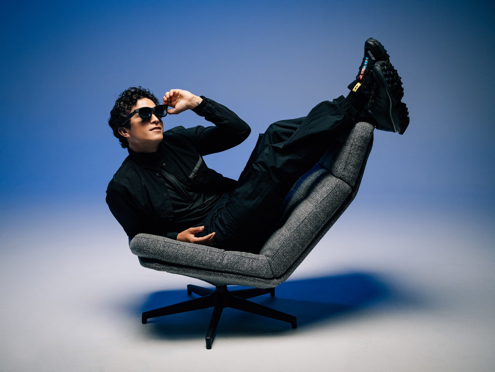 Change your position seamlessly with Smart Recentering. | Image by VITURE - Forget the Apple Vision Pro: This 88-gram wearable might be the ultimate display for your phone