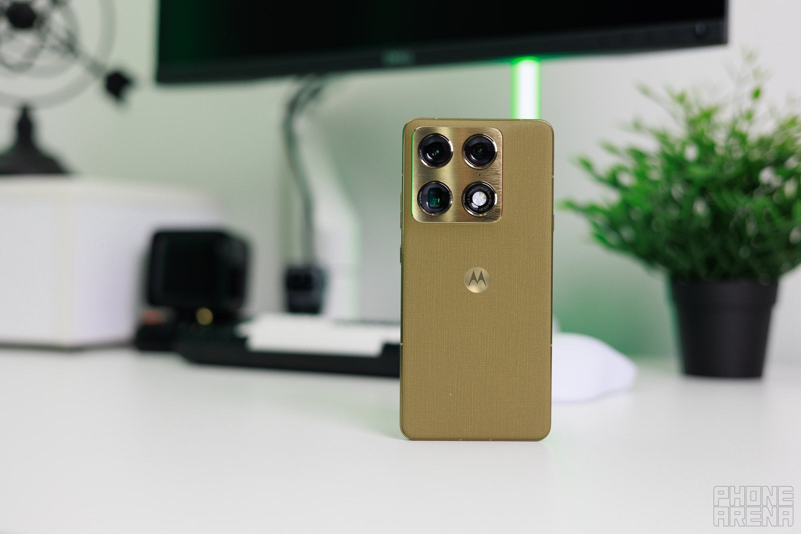 The Pantone Martini Olive had to grow on me.&amp;nbsp; | Image by PhoneArena - Motorola Signature design highlight: Striking the perfect balance between form and function