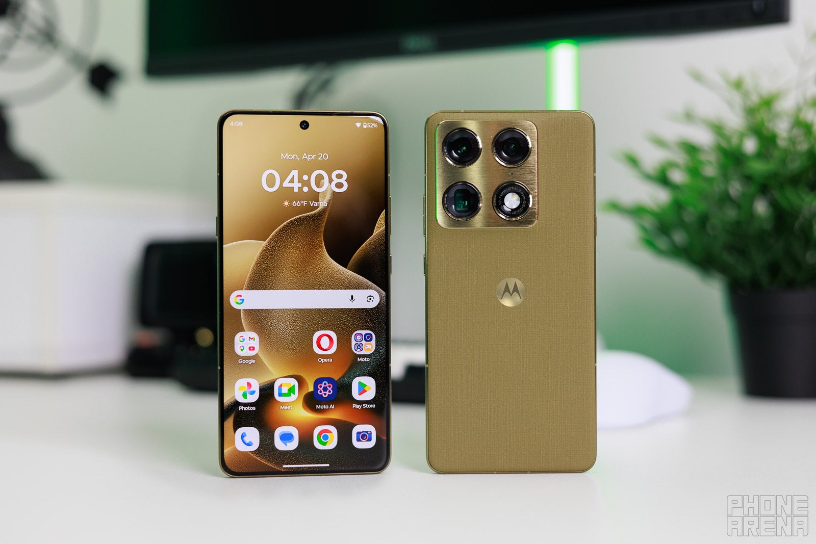 A phone that looks instantly familiar. | Image by PhoneArena - Motorola Signature design highlight: Striking the perfect balance between form and function