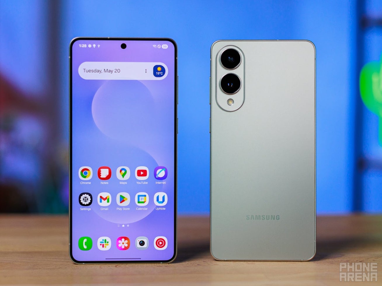 Samsung Galaxy S25 Edge front and back