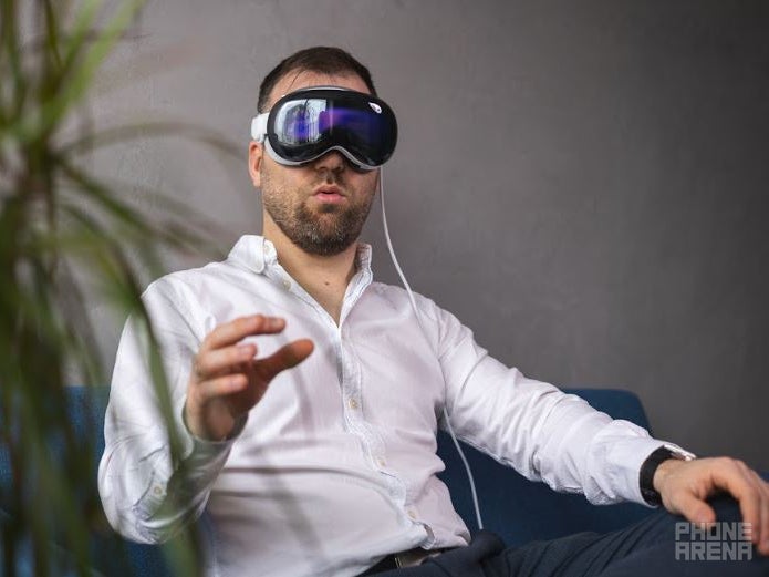 Using the Apple Vision Pro with hand gestures