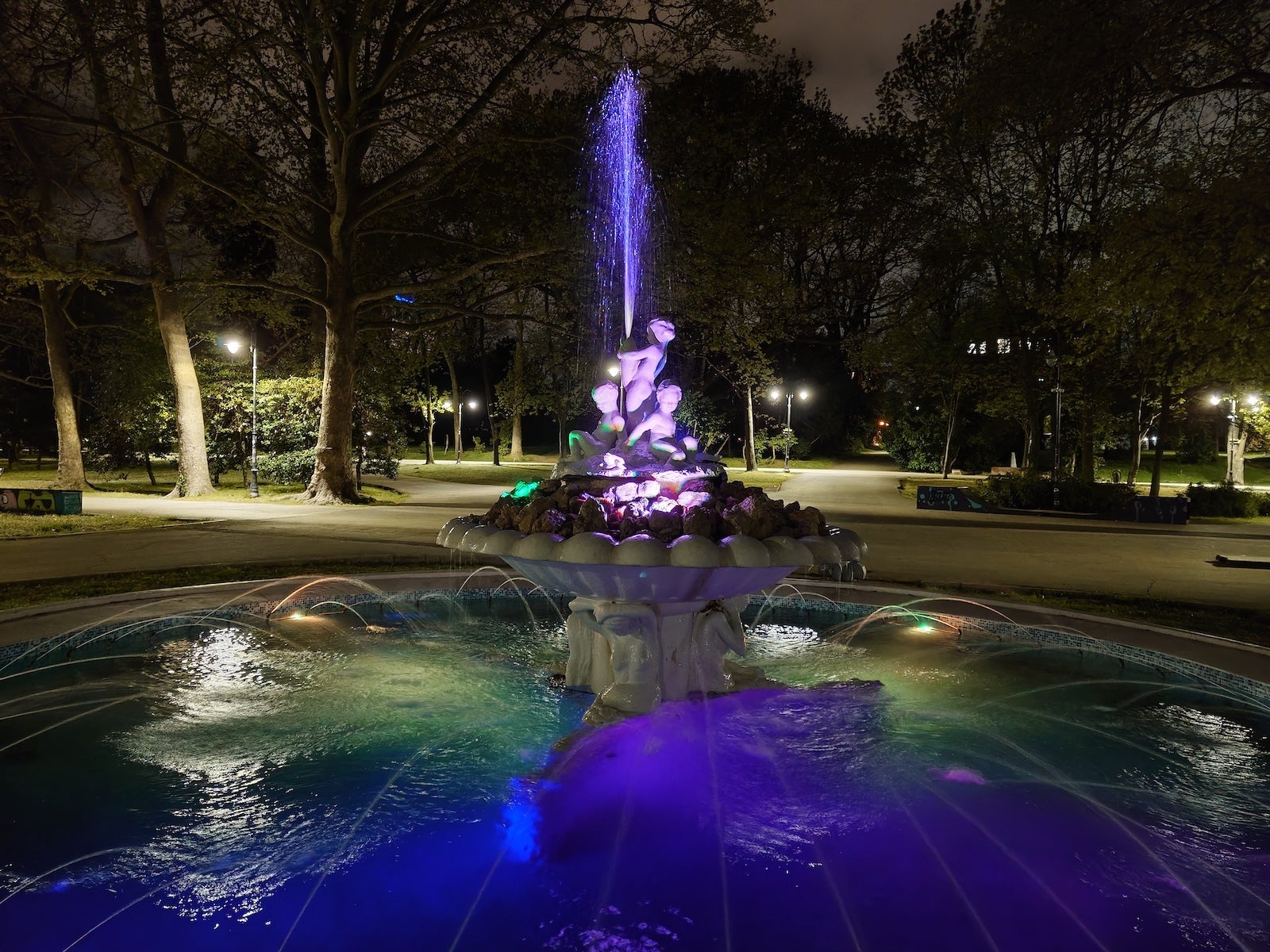 Sony Xperia 1 VIII - Sony Xperia 1 VIII vs iPhone 17 Pro: Sample Photos Comparison