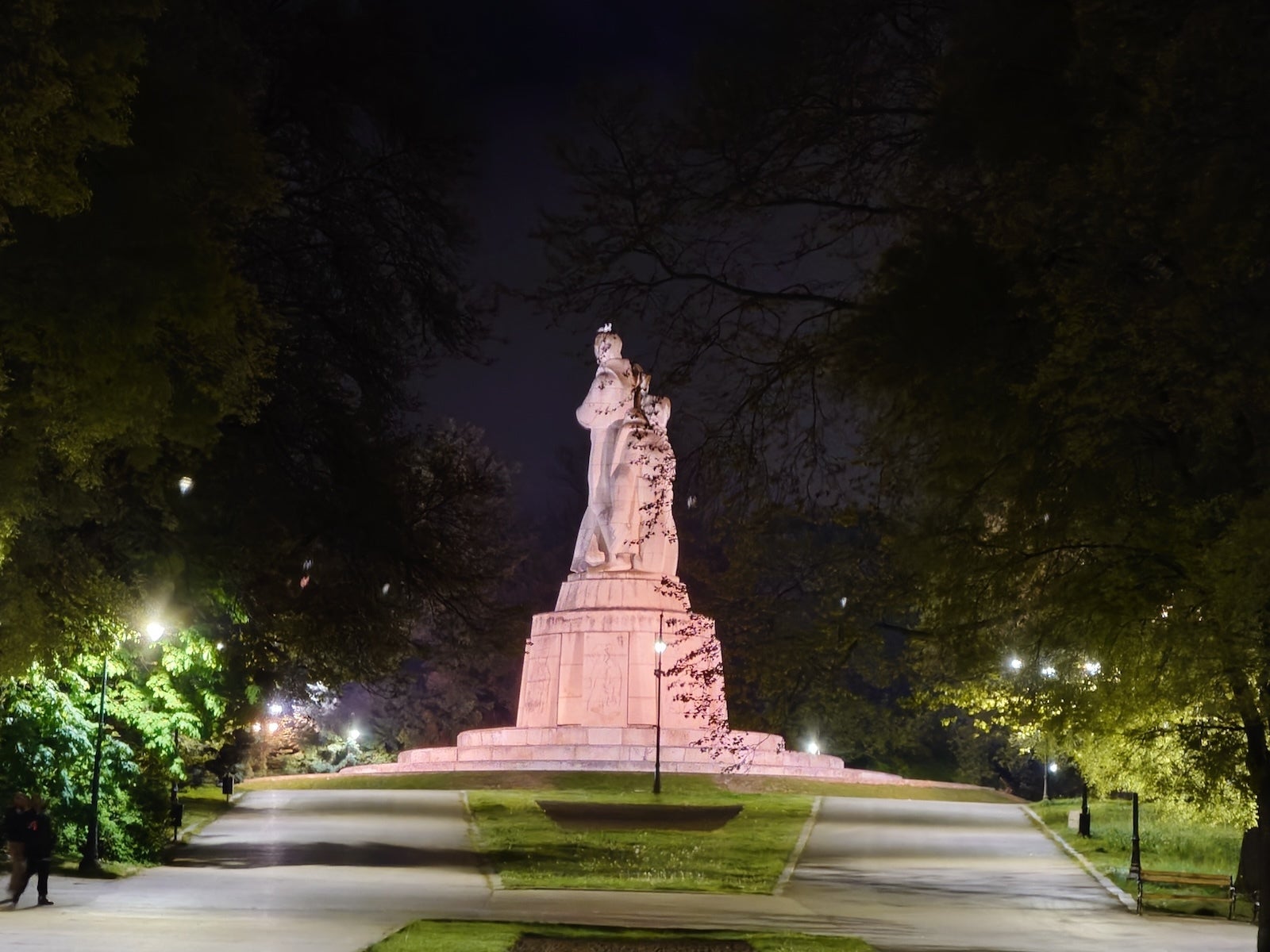 Sony Xperia 1 VIII - Sony Xperia 1 VIII vs iPhone 17 Pro: Sample Photos Comparison