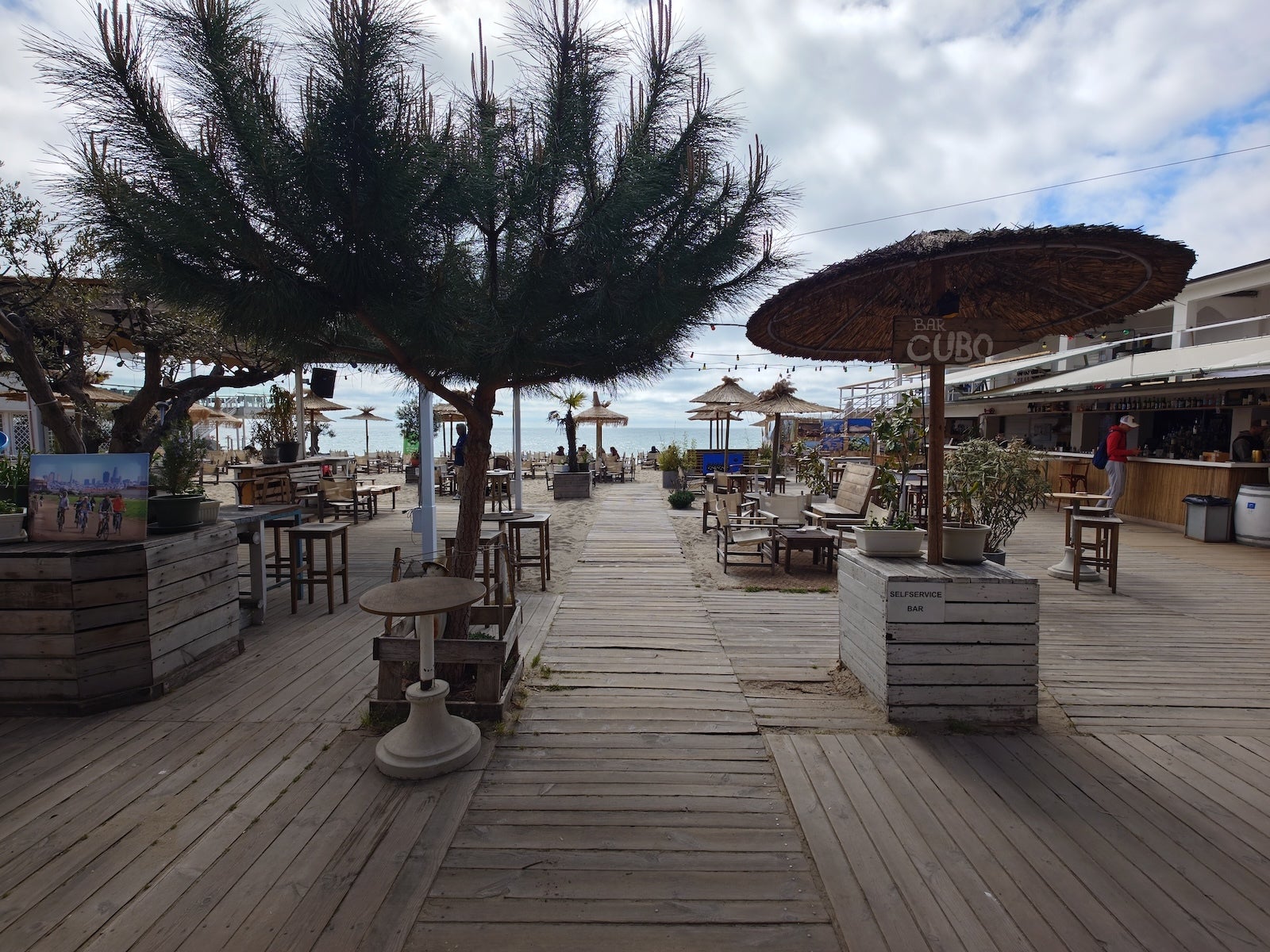 Sony Xperia 1 VIII - Sony Xperia 1 VIII vs iPhone 17 Pro: Sample Photos Comparison