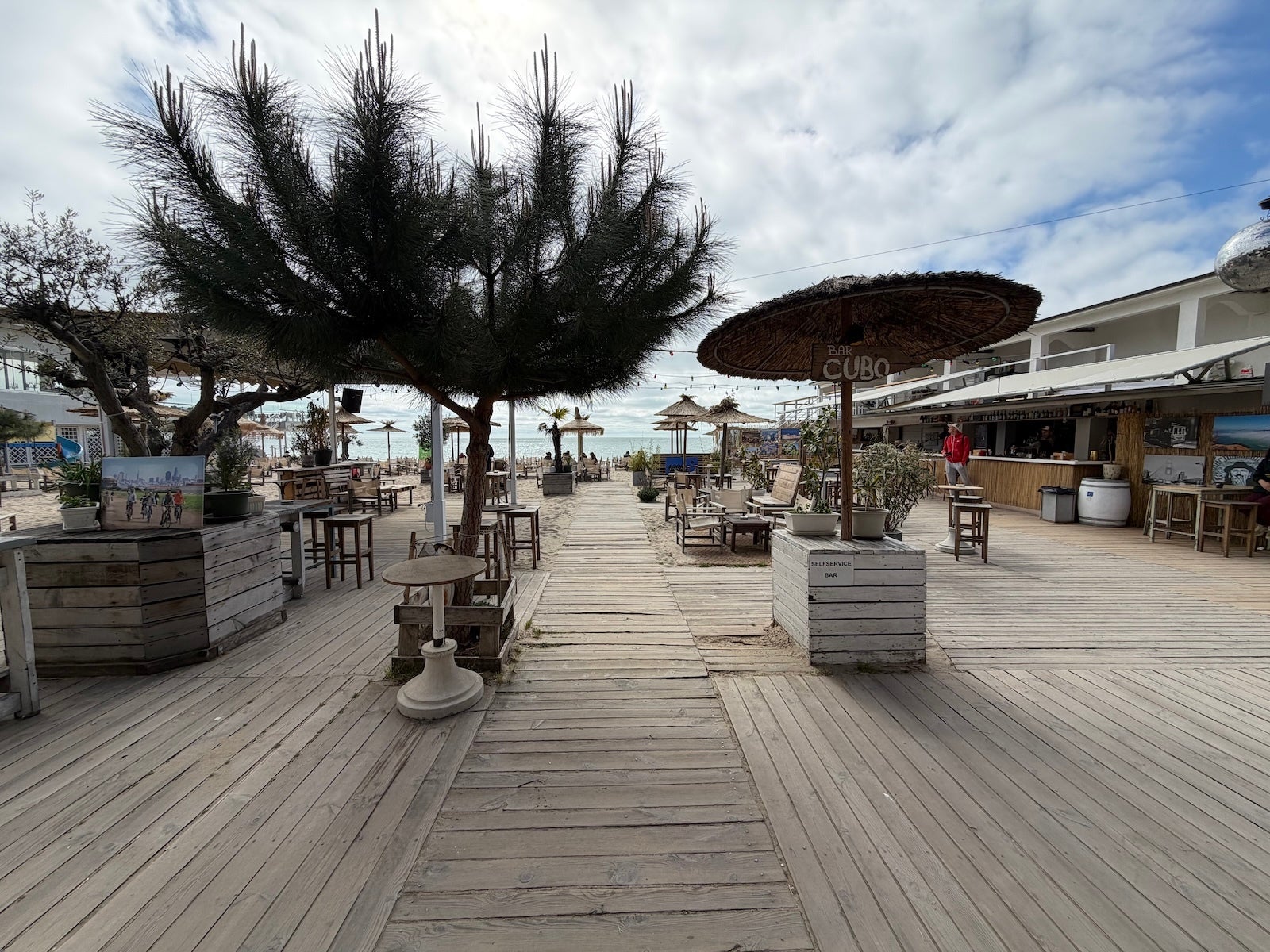 iPhone 17 Pro - Sony Xperia 1 VIII vs iPhone 17 Pro: Sample Photos Comparison