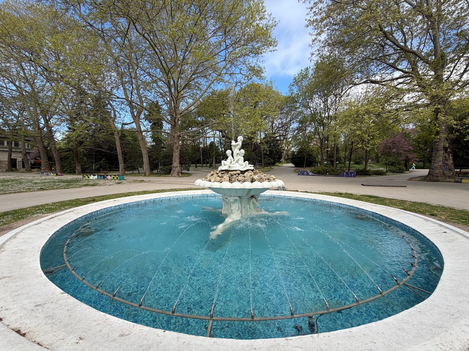 iPhone 17 Pro - Sony Xperia 1 VIII vs iPhone 17 Pro: Sample Photos Comparison