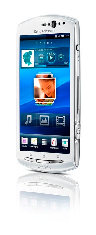 Sony Ericsson Xperia neo V breaks cover, 2011 Xperia lineup getting Gingerbread 2.3.4 in October