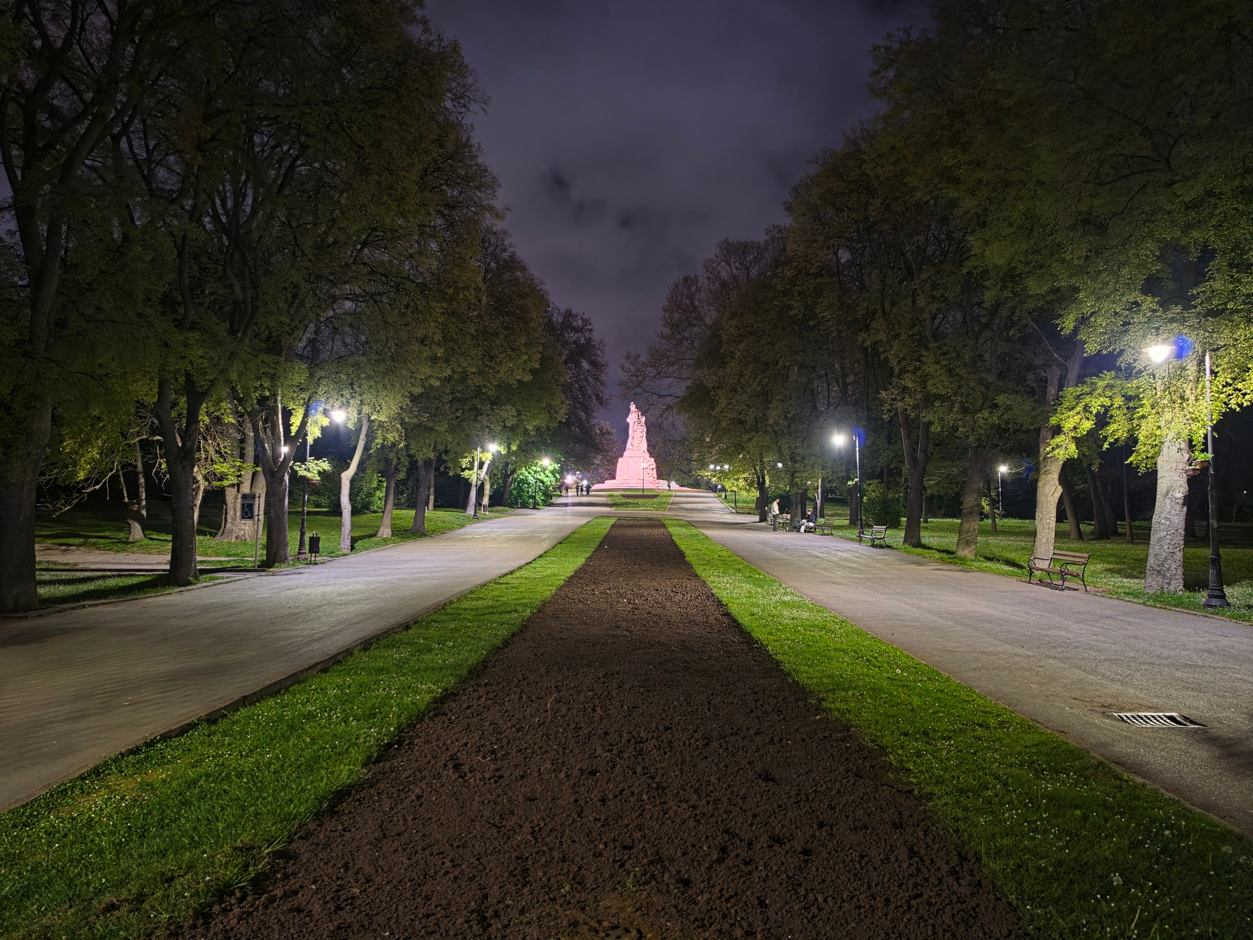 Galaxy S26 Ultra - Sony Xperia 1 VIII vs Galaxy S26 Ultra: Sample Photos Comparison