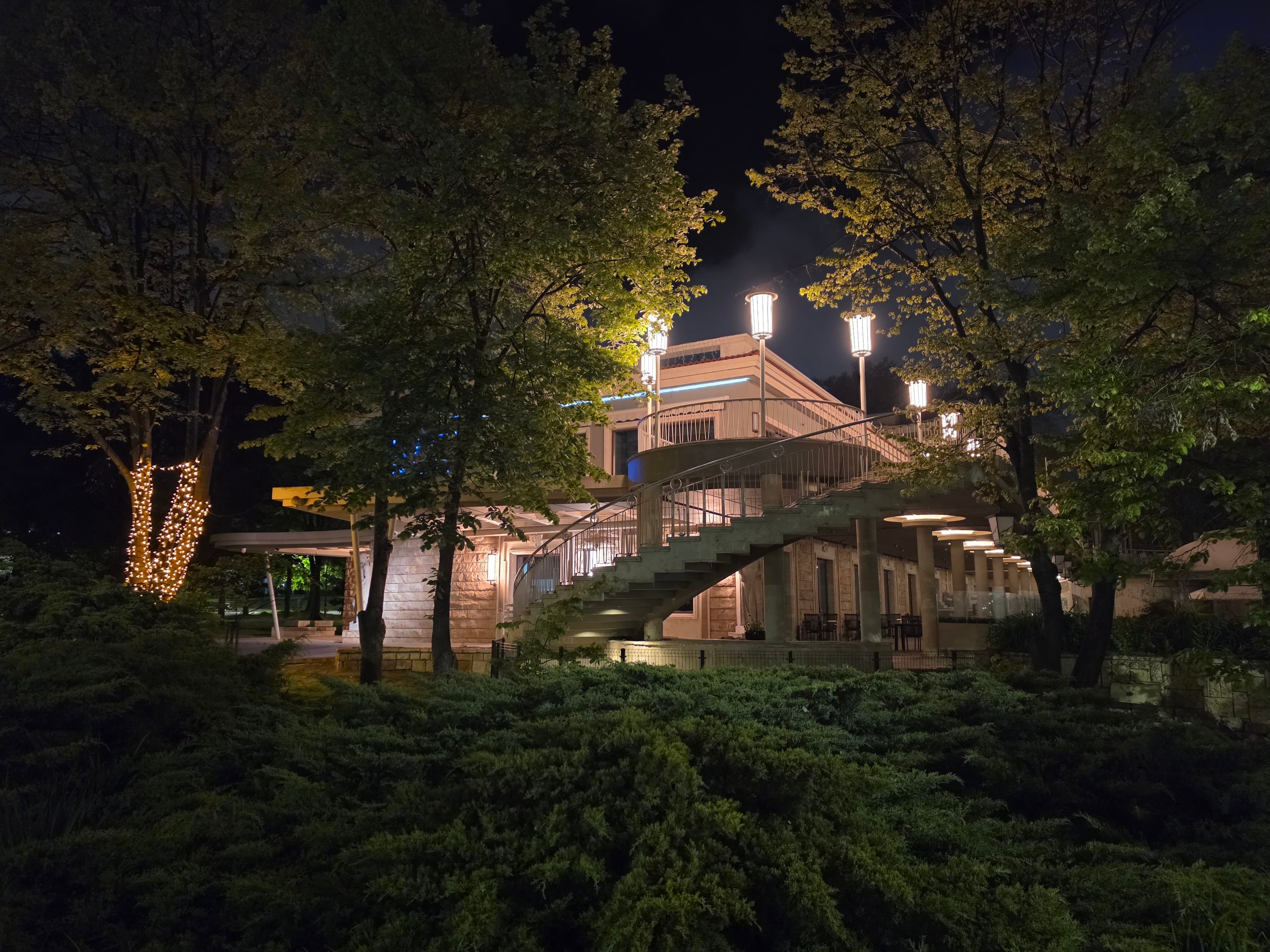 Galaxy S26 Ultra - Sony Xperia 1 VIII vs Galaxy S26 Ultra: Sample Photos Comparison