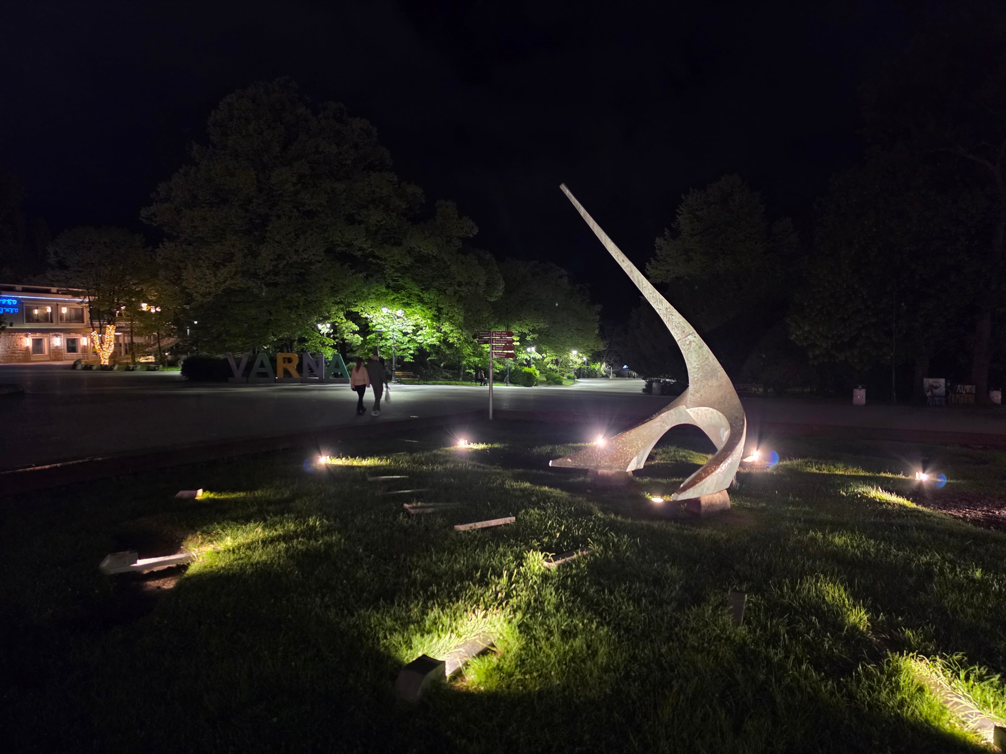 Galaxy S26 Ultra - Sony Xperia 1 VIII vs Galaxy S26 Ultra: Sample Photos Comparison