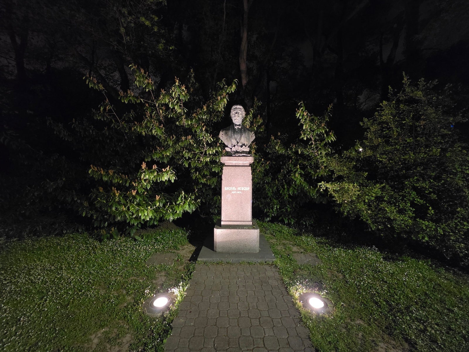 Galaxy S26 Ultra - Sony Xperia 1 VIII vs Galaxy S26 Ultra: Sample Photos Comparison