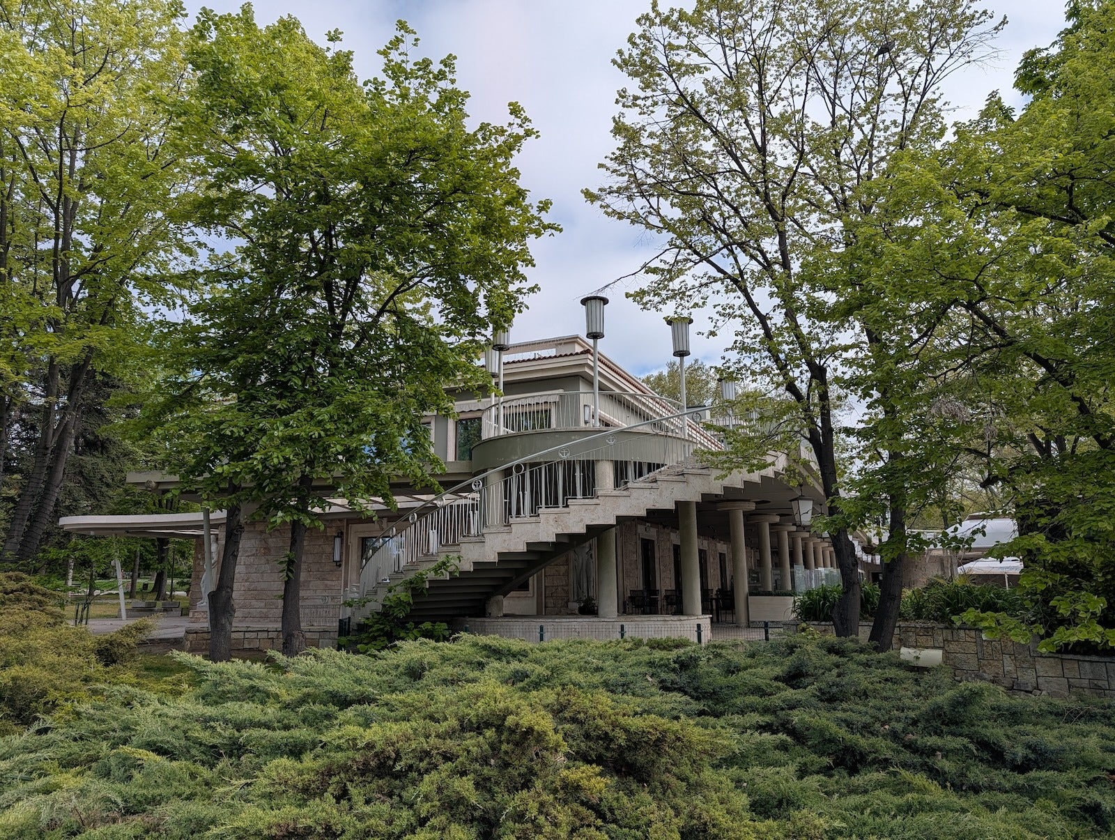Pixel 10 Pro XL - Sony Xperia 1 VIII vs Pixel 10 Pro XL: Sample Photos Comparison