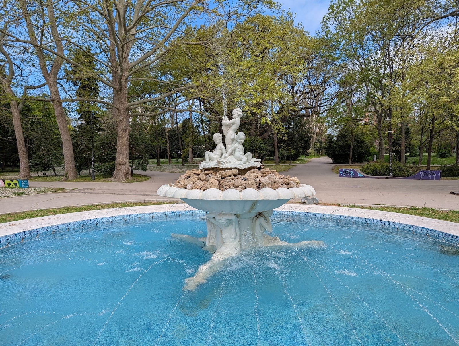 Pixel 10 Pro XL - Sony Xperia 1 VIII vs Pixel 10 Pro XL: Sample Photos Comparison