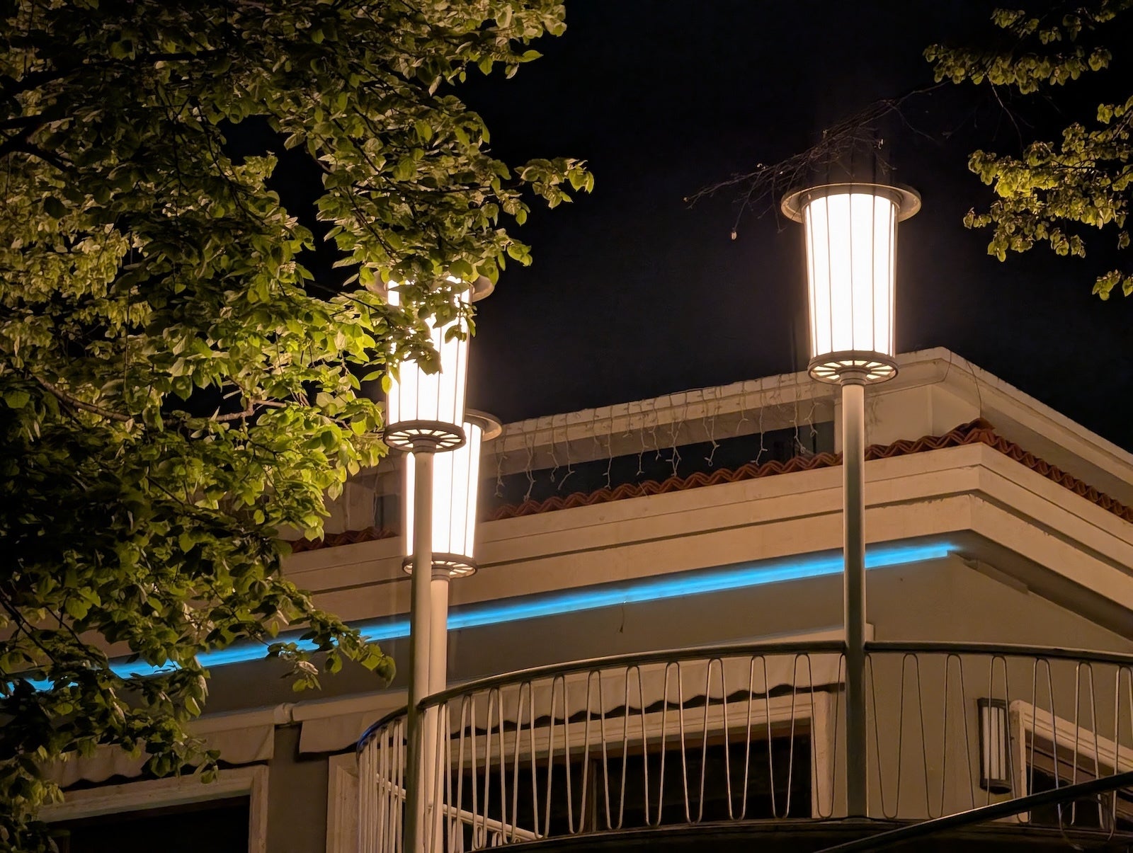 Pixel 10 Pro XL - Sony Xperia 1 VIII vs Pixel 10 Pro XL: Sample Photos Comparison