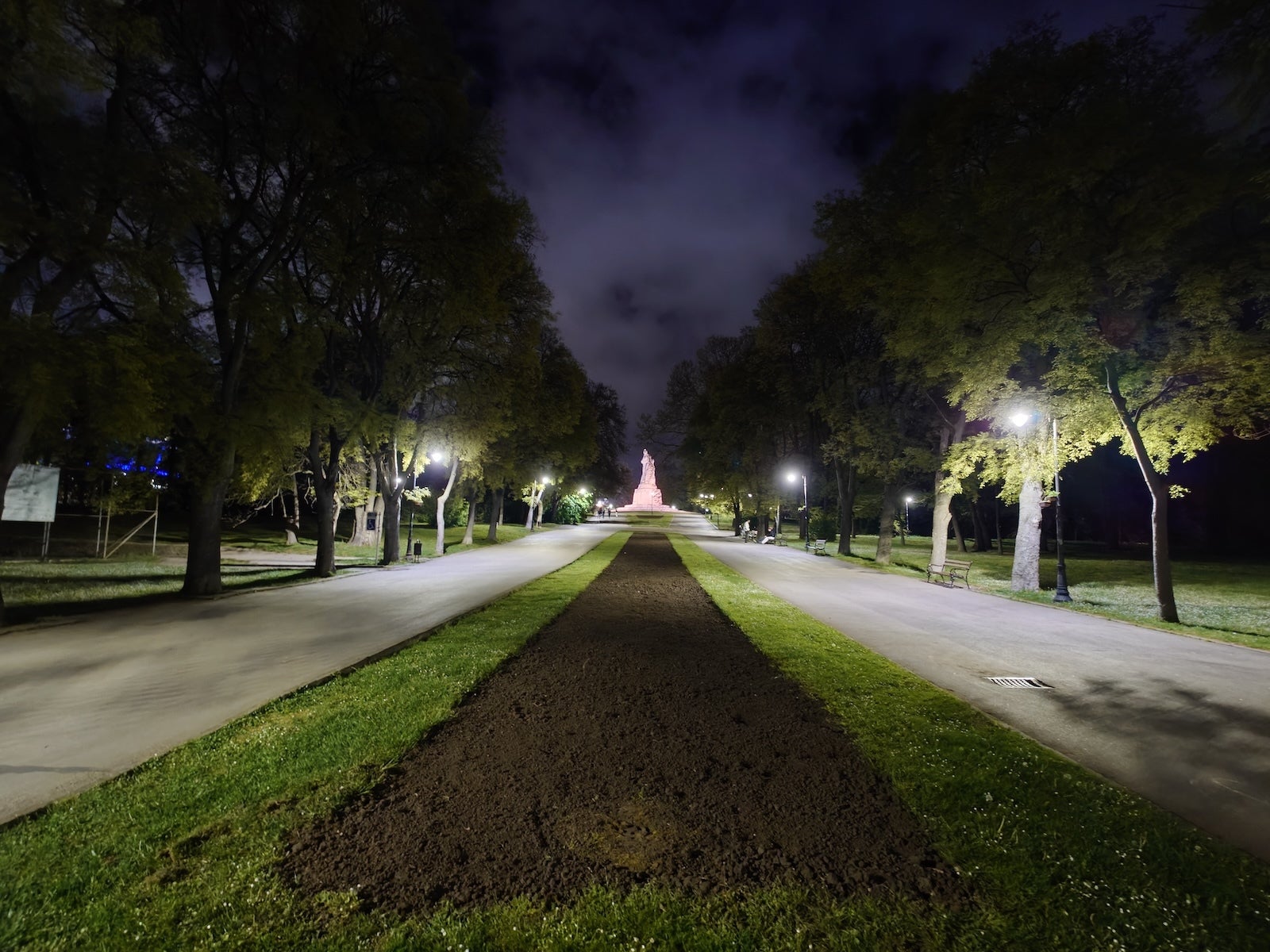 Xperia 1 VIII - Sony Xperia 1 VIII vs Pixel 10 Pro XL: Sample Photos Comparison