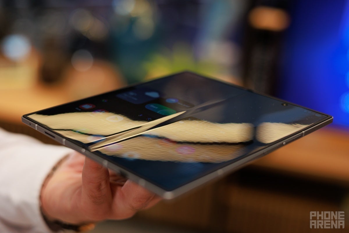 Samsung Galaxy Z Fold 7 display crease