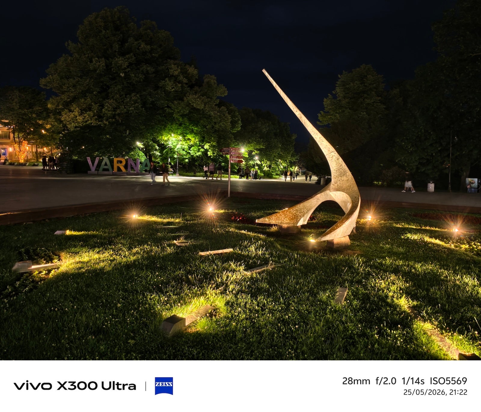 Vivo X300 Ultra - Vivo X300 Ultra vs Galaxy S26 Ultra: Sample Photos Comparison
