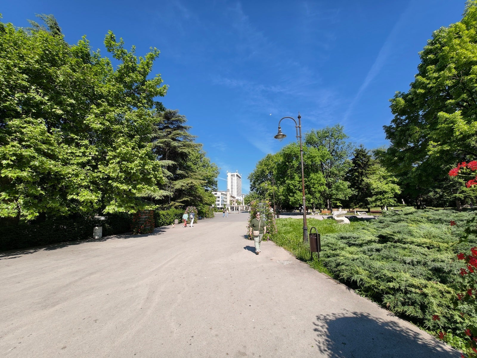 Vivo X300 Ultra - Vivo X300 Ultra vs Galaxy S26 Ultra: Sample Photos Comparison