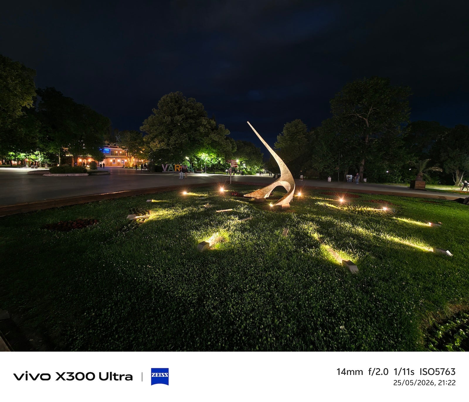 Vivo X300 Ultra - Vivo X300 Ultra vs Galaxy S26 Ultra: Sample Photos Comparison