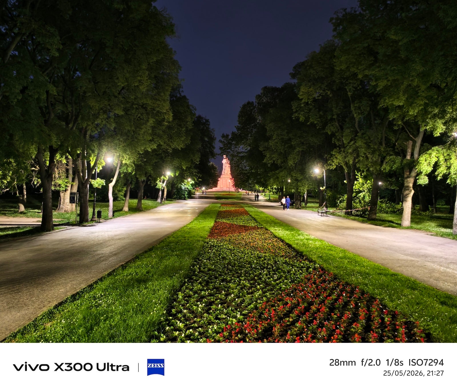 Vivo X300 Ultra - Vivo X300 Ultra vs iPhone 17 Pro: Sample Photos Comparison