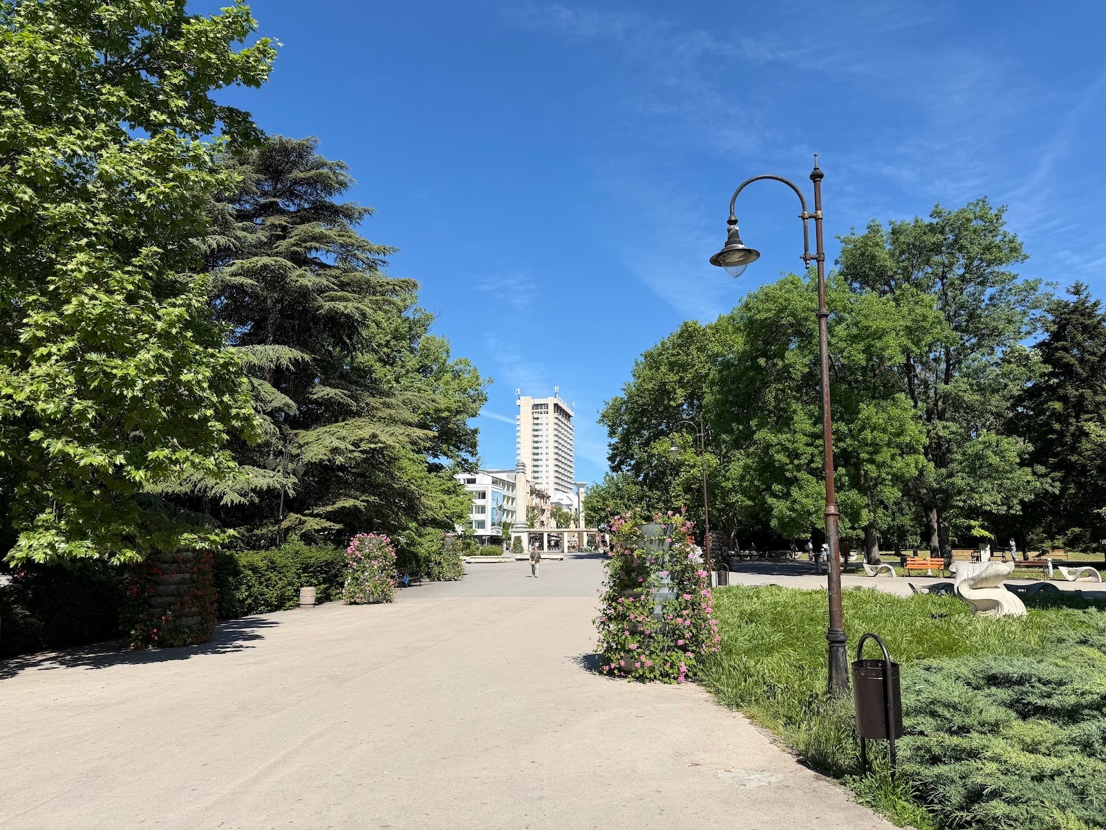 iPhone 17 Pro - Vivo X300 Ultra vs iPhone 17 Pro: Sample Photos Comparison