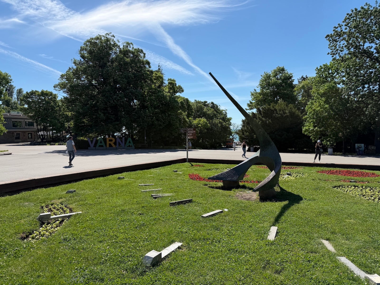 iPhone 17 Pro - Vivo X300 Ultra vs iPhone 17 Pro: Sample Photos Comparison
