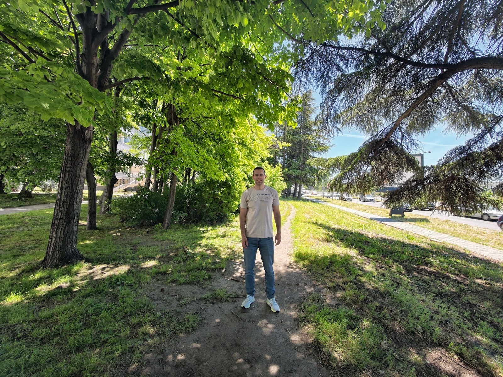 Vivo X300 Ultra - Vivo X300 Ultra vs iPhone 17 Pro: Sample Photos Comparison