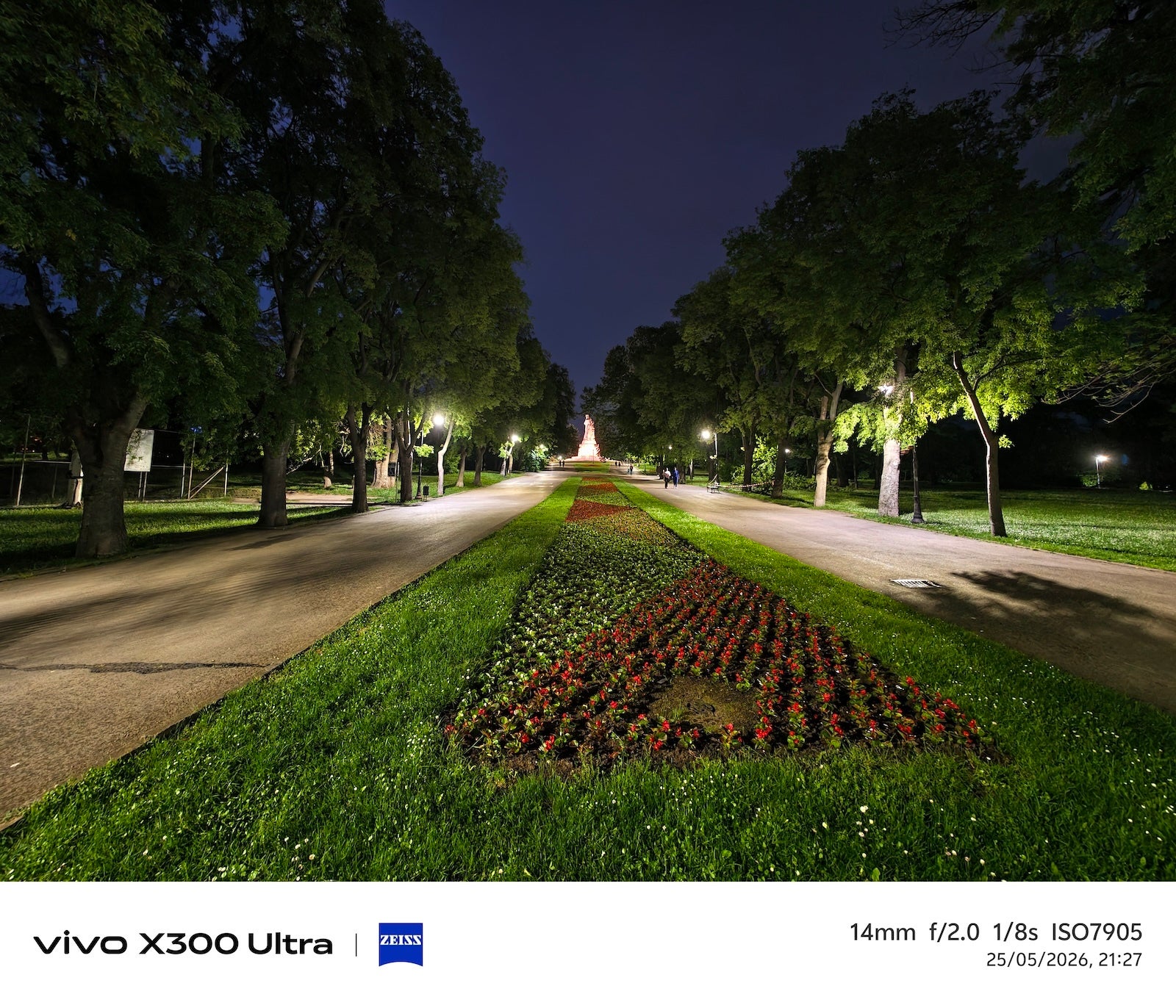 Vivo X300 Ultra - Vivo X300 Ultra vs iPhone 17 Pro: Sample Photos Comparison