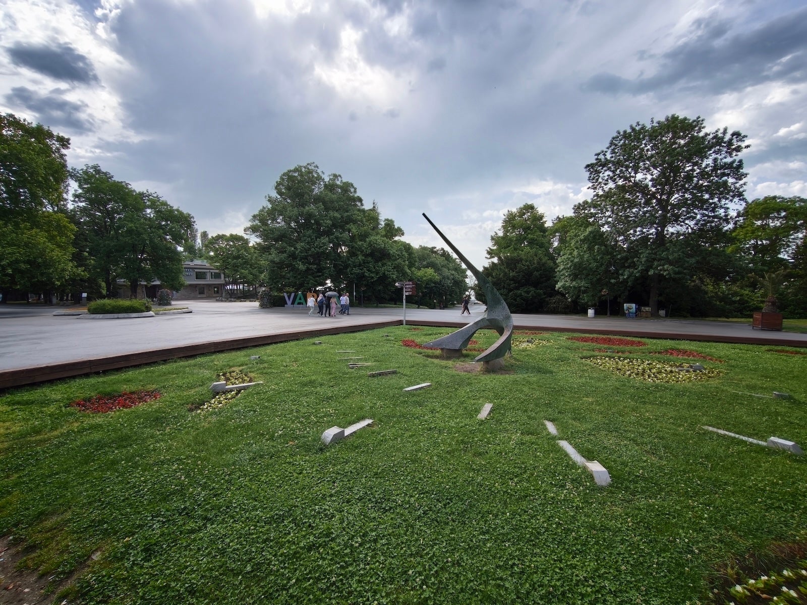 Xiaomi 17T Pro - The best phone camera you’ve never heard of vs iPhone 17 Pro: My real-world test