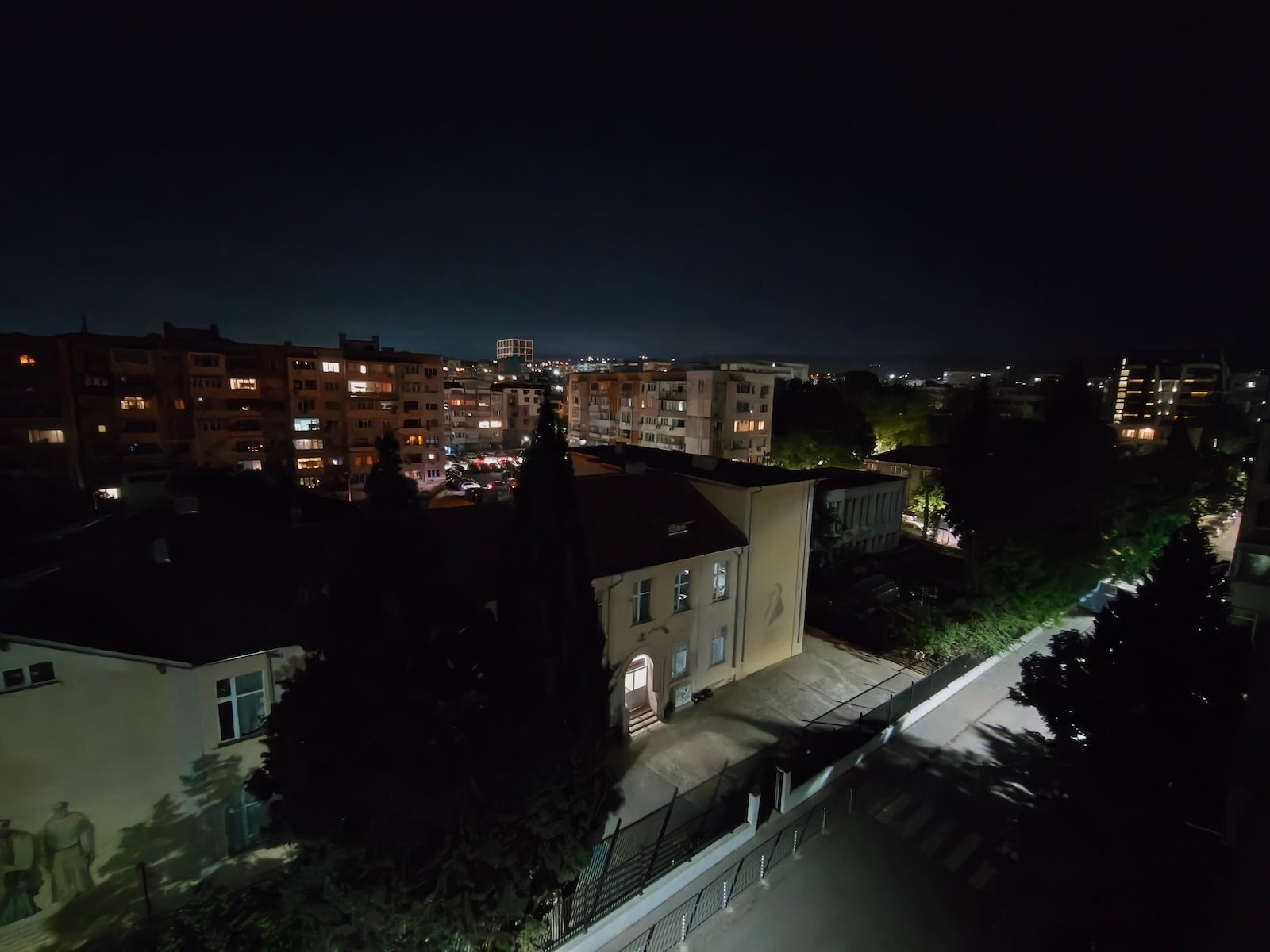 Xiaomi 17T Pro - The best phone camera you’ve never heard of vs iPhone 17 Pro: My real-world test