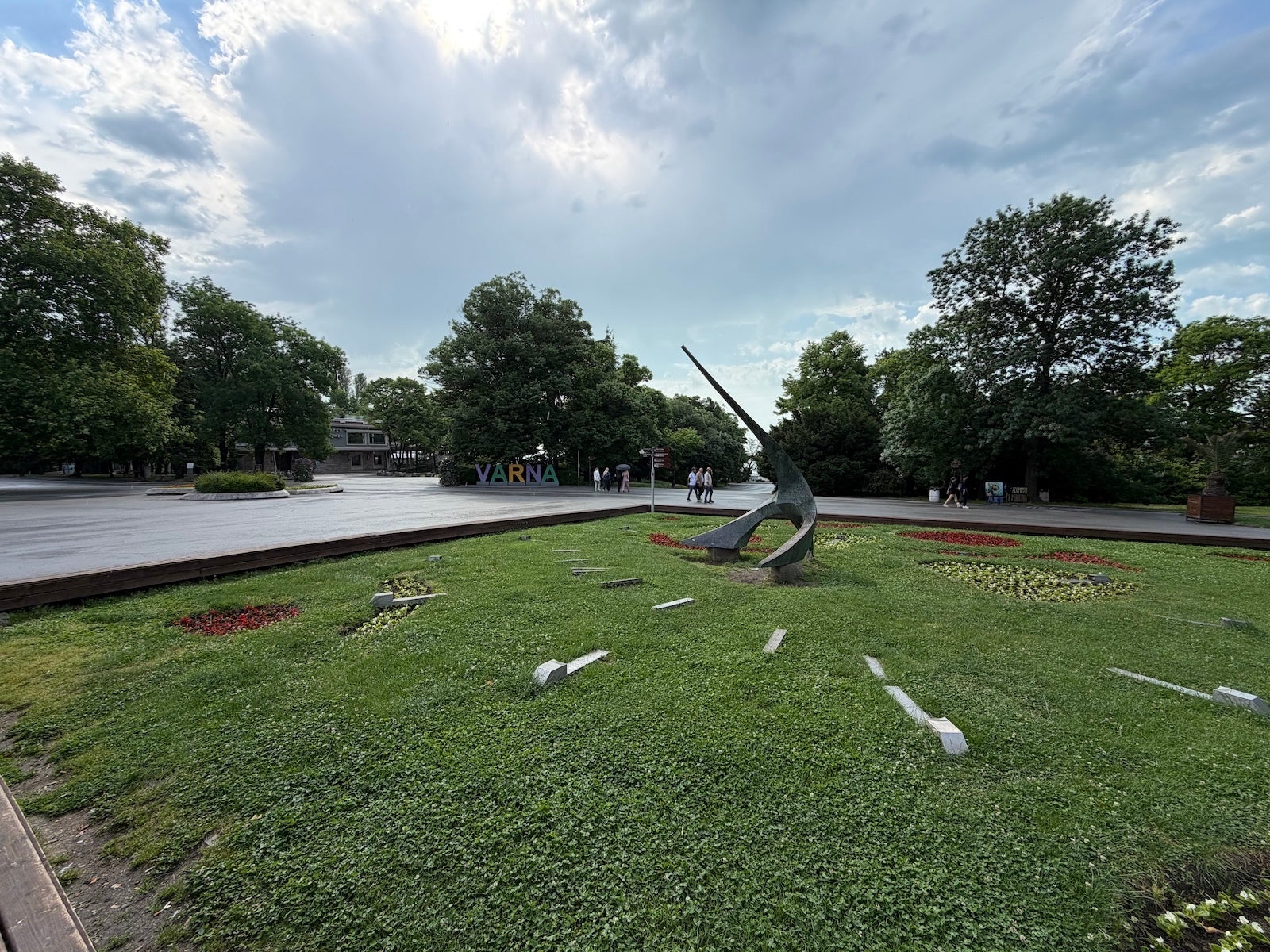 iPhone 17 Pro - The best phone camera you’ve never heard of vs iPhone 17 Pro: My real-world test