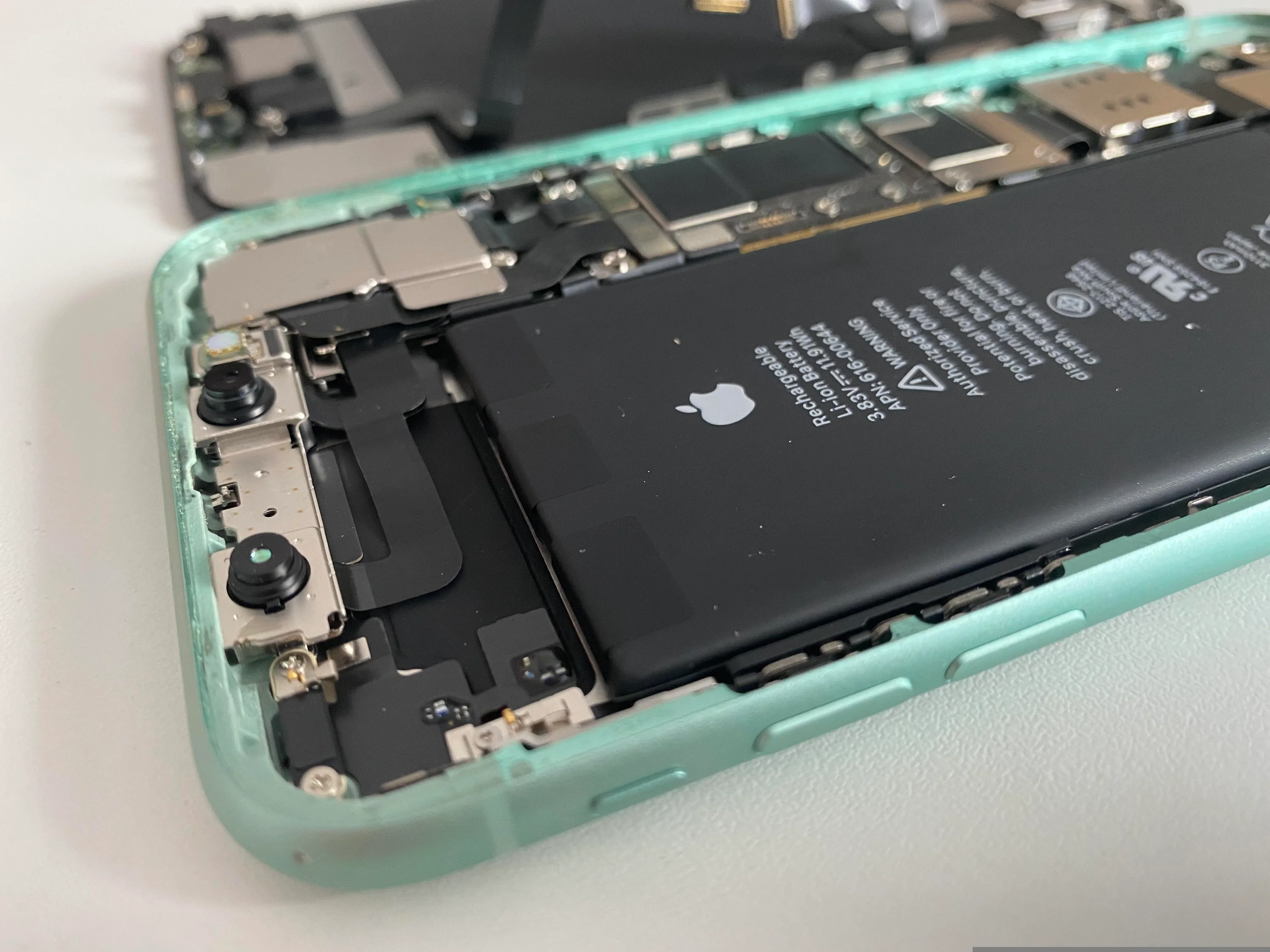 iPhones with a swappable battery may arrive at one point. | Image by PixaBay - User-replaceable batteries are something people apparently want in their phones