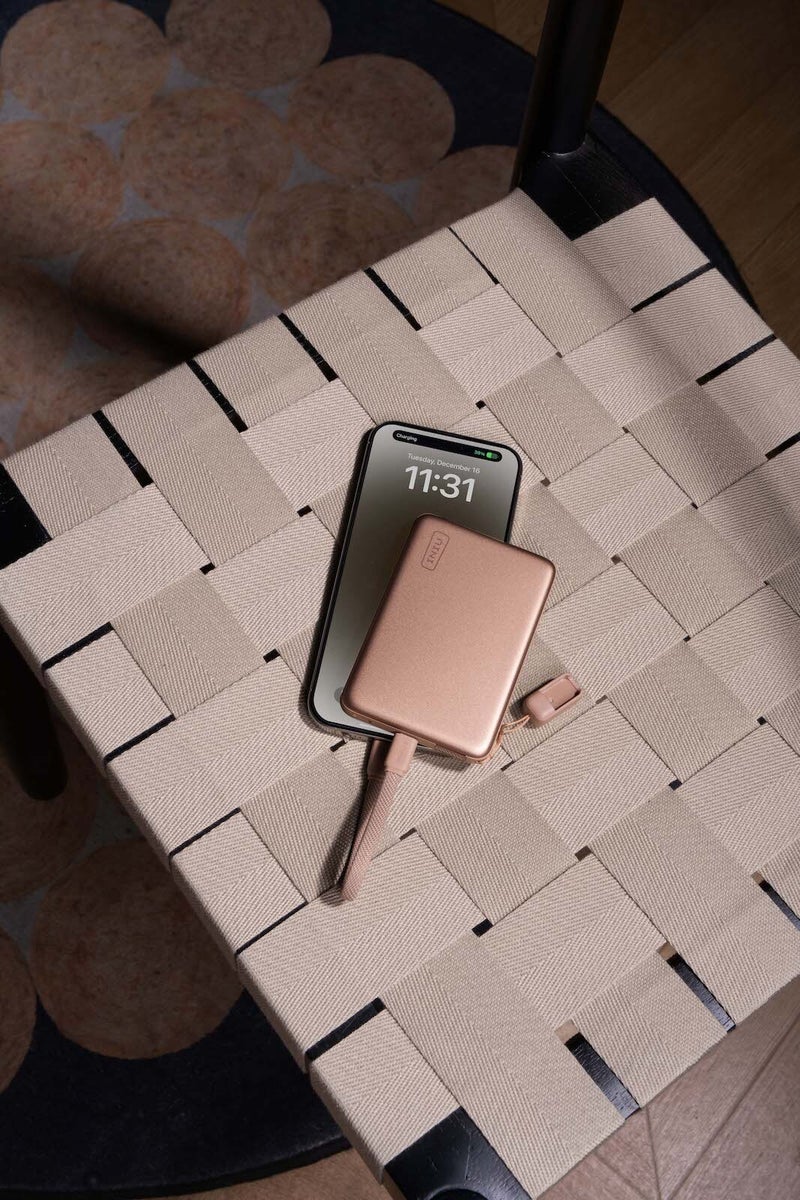 Sleek, very powerful: Iniu SnapGo Air magnetic power bank