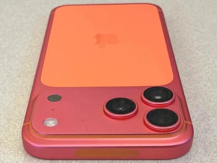 iPhone 17 Pro Cosmic Orange loses color