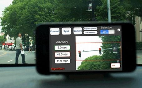 Project SignalGuru in action - University project uses an iPhone to increase a car&#039;s fuel efficiency