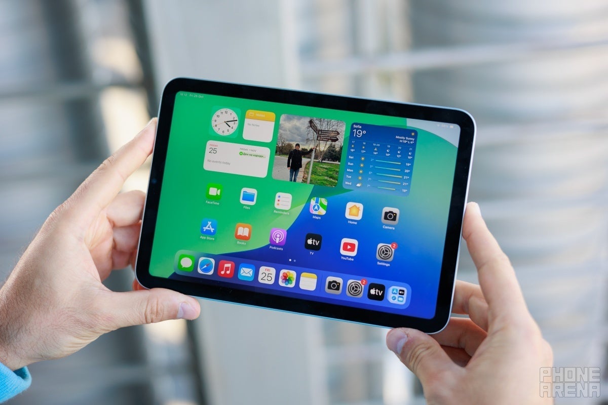 Apple iPad mini (2024) screen