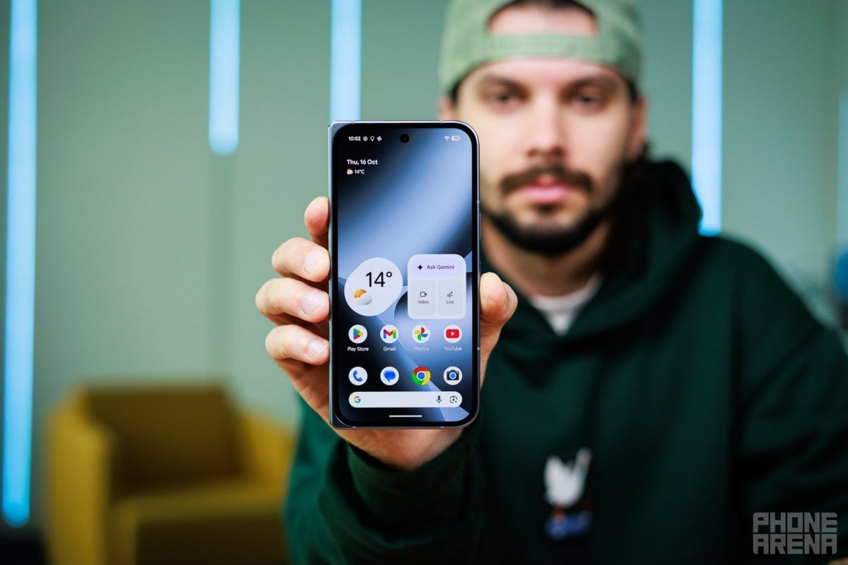 Google Pixel 10 Pro Fold cover screen