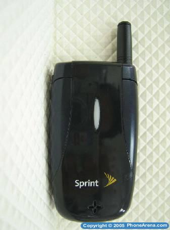 FCC unveils a budget clamshell for Verizon and Sprint PCS  the UTStarcom CDM-7025