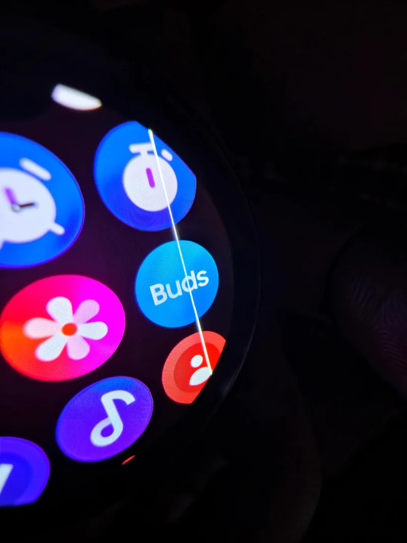 The white line issue on Galaxy Watch 4.