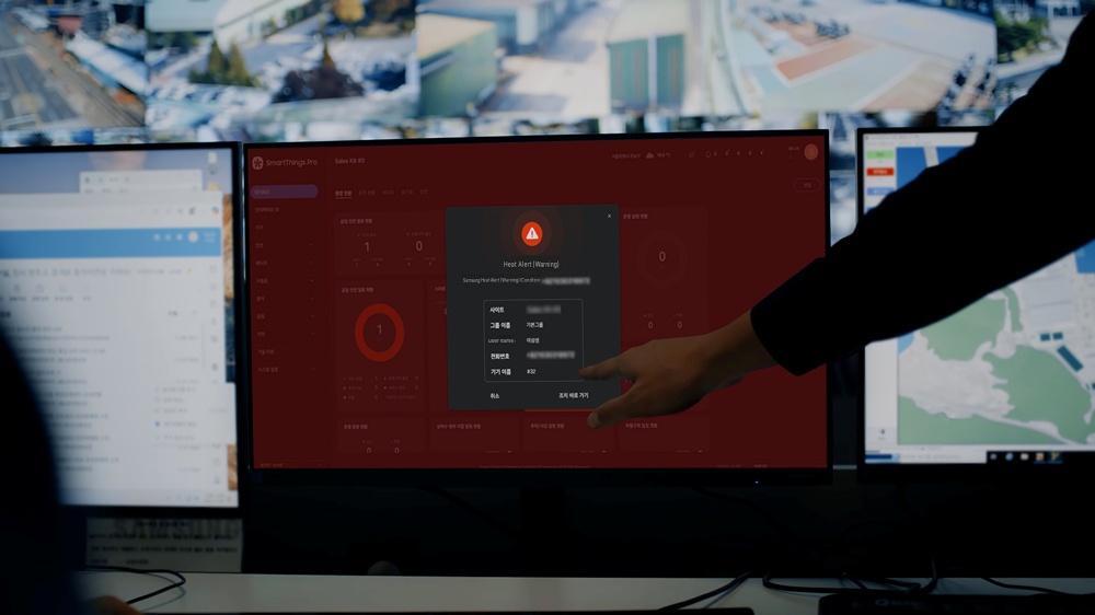 Control room monitor displaying SmartThings Pro heat risk dashboard