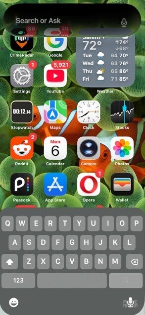 Screenshot of darker Siri QWERTY in iOS 27 Beta 3.