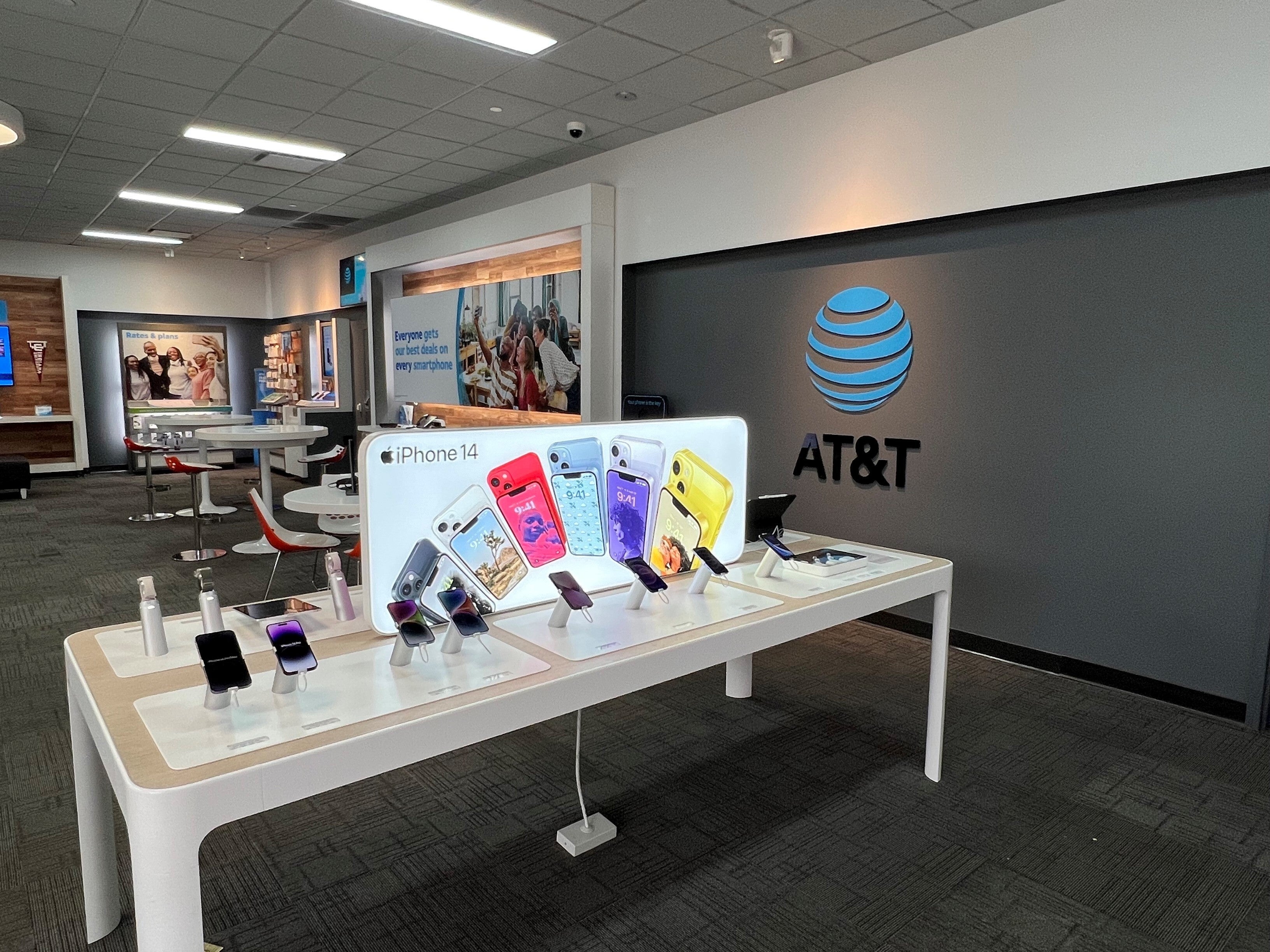 Inside an AT&T Store. | Image by AT&T - AT&T settles lawsuit with employees for $184.1 million