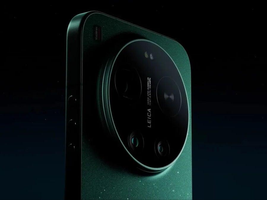 Xioami 17 Ultra rear camera island