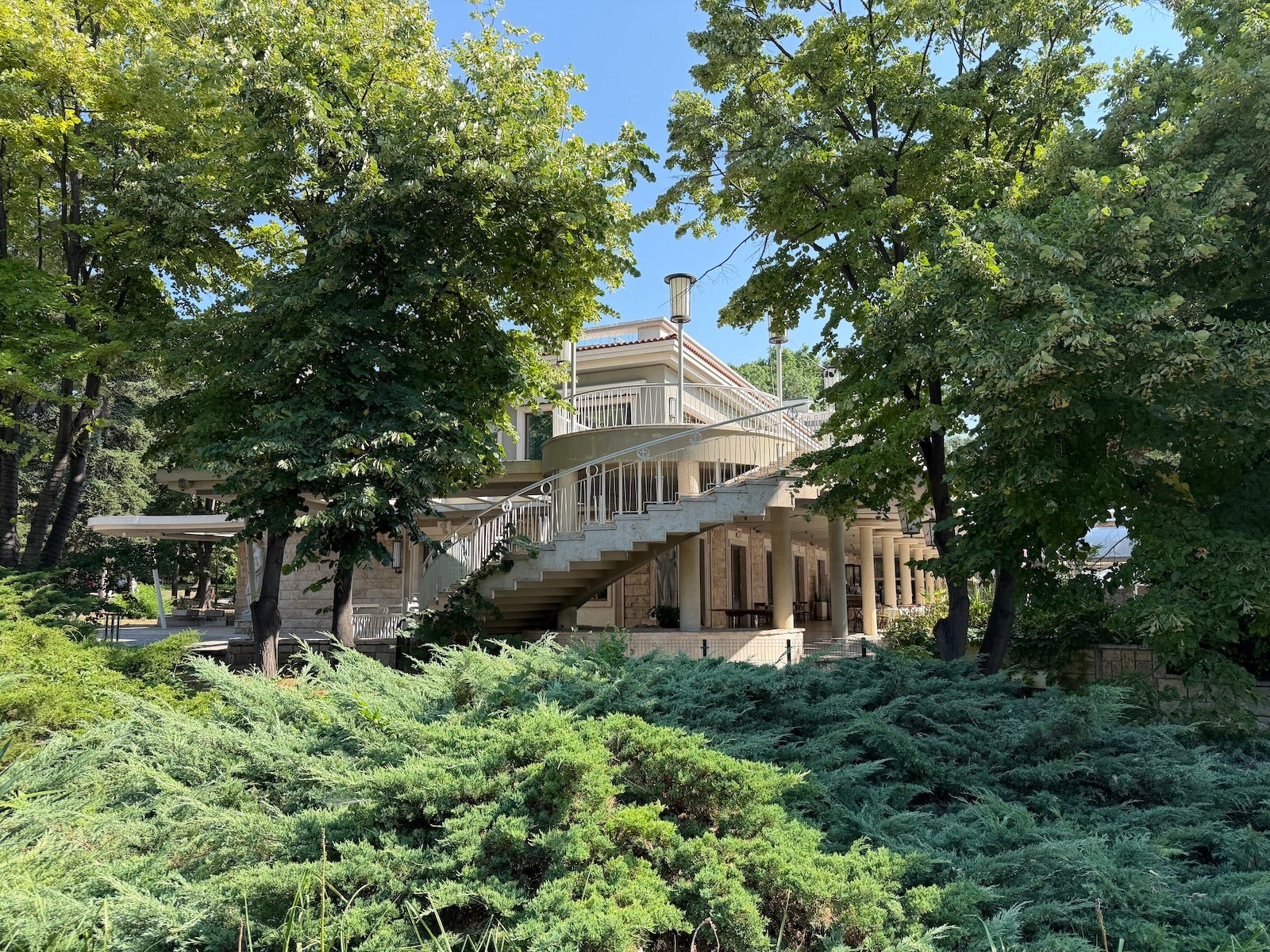 iPhone - | - Huawei Pura 90s Pro Max vs iPhone 17 Pro: Sample Photos Comparison