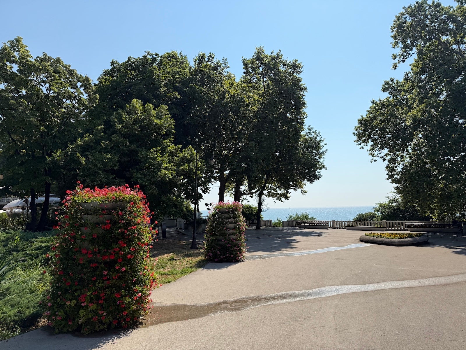 iPhone - | - Huawei Pura 90s Pro Max vs iPhone 17 Pro: Sample Photos Comparison